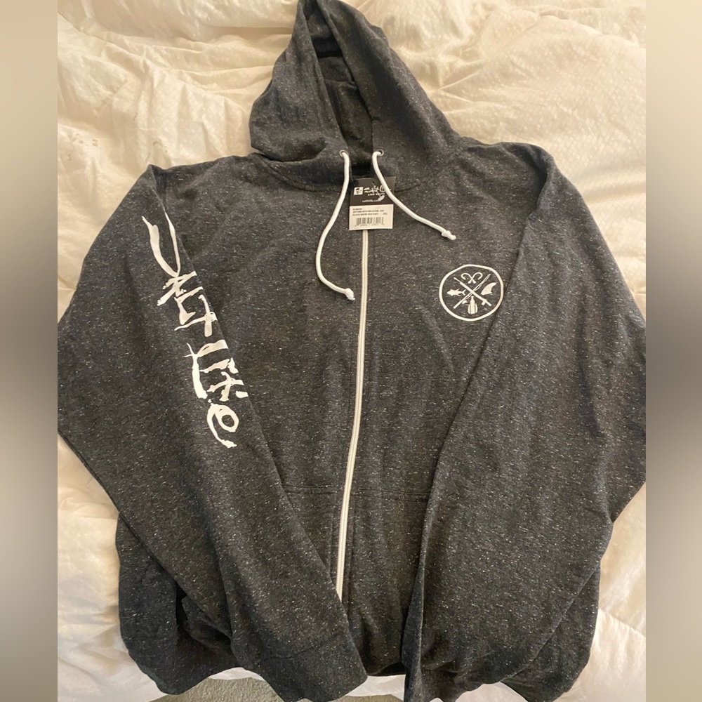 Men’s 2XL tags still on it